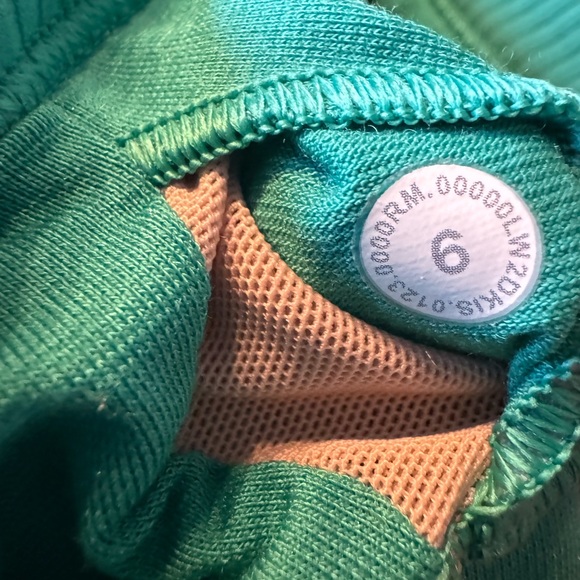 EUC Lululemon ribbed nulu high neck yoga bra size 6 Maldives green - Picture 2 of 3